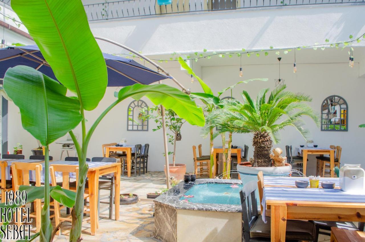 1989 Hotel Sebat Çeşme Eksteriør billede
