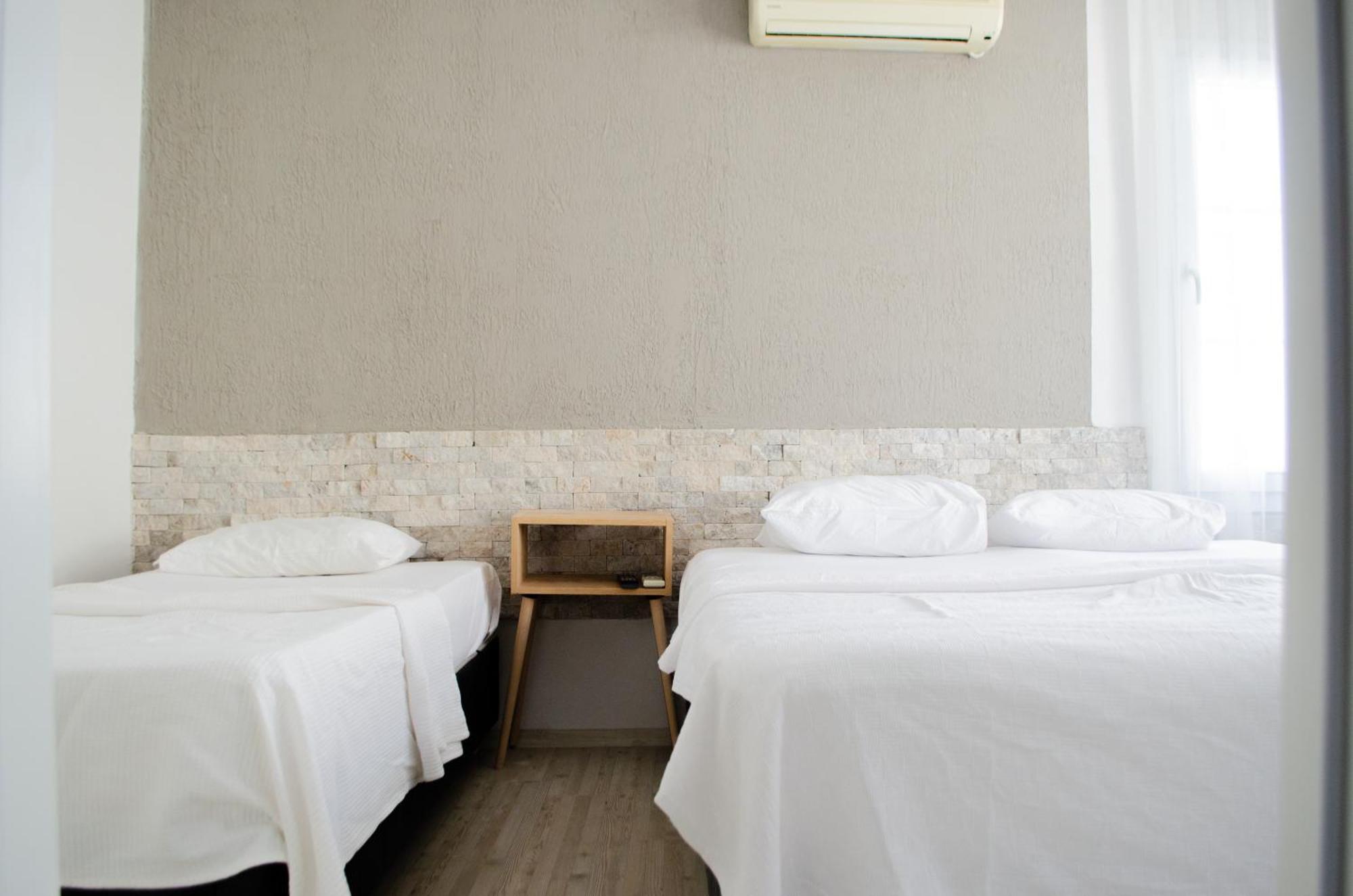 1989 Hotel Sebat Çeşme Eksteriør billede